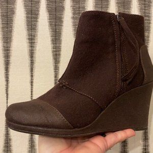 Toms chocolate brown wedge bootie in size 7.5m